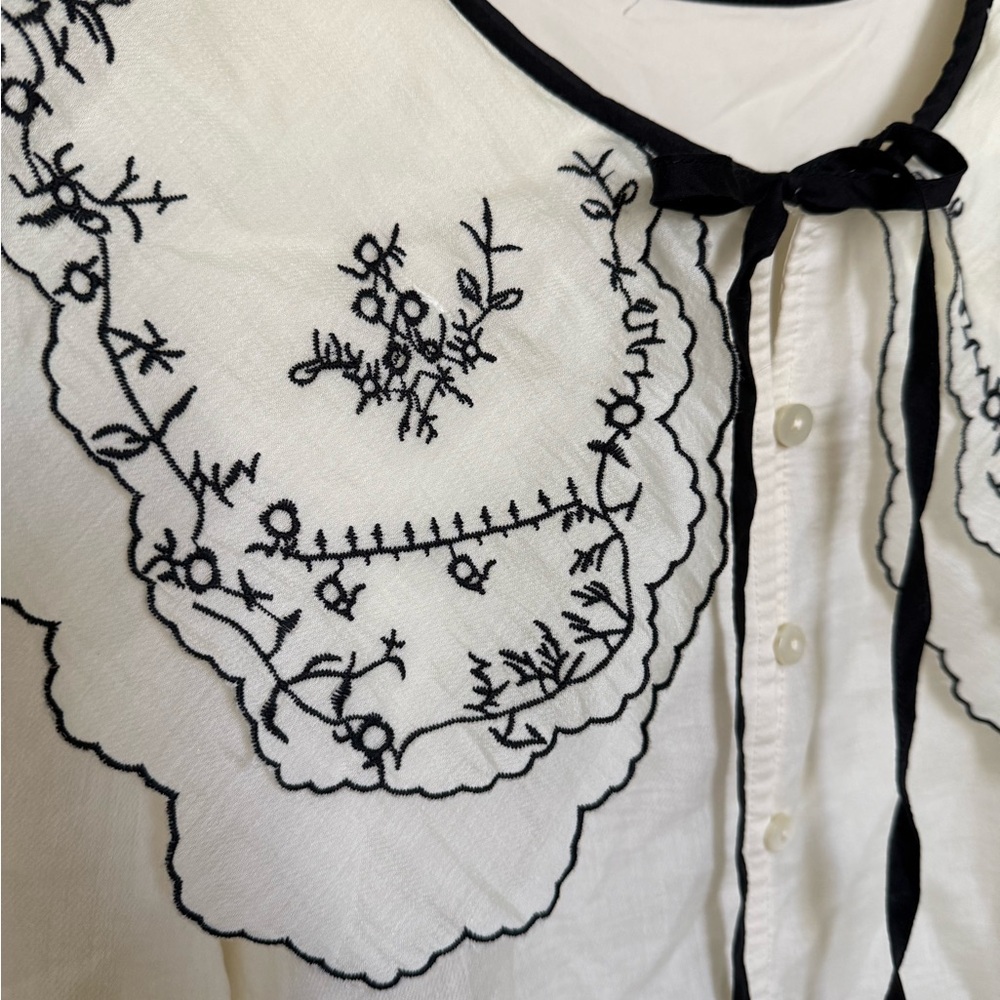 RARE VINTAGE Embroidered White Blouse with Black Detailing Size M - Picture 2 of 5